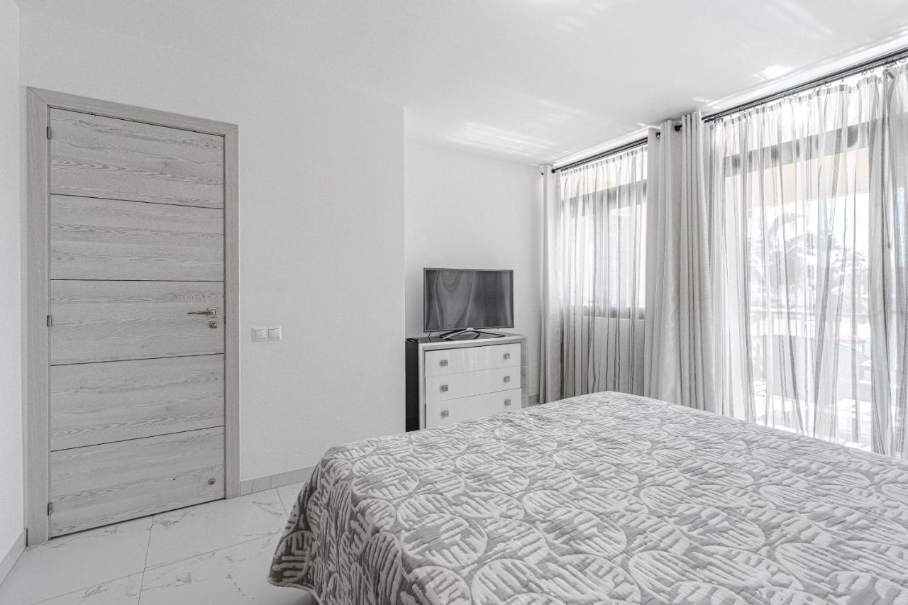 Amazing 3 Bedroom Apartment On The First Line Of The Best Las Americas Beach, Air Conditioner And Terrace Ocean View Playa de las Américas Exterior foto